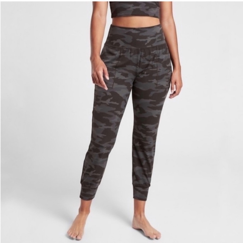 Athleta Salutation Camo Jogger, Black and Gray, XS Petite